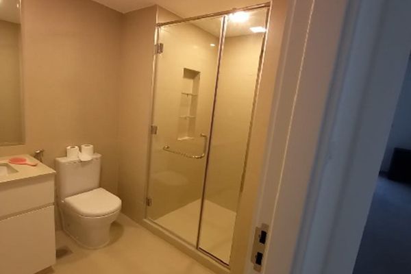 swing shower in dubai